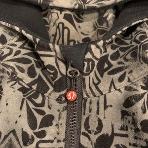 Lululemon Men’s Sweater XL